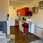 Aux Pieds Des Montagnes Apartament *