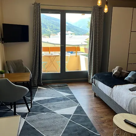 Aux Pieds Des Montagnes Apartment *