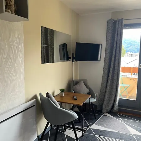 Aux Pieds Des Montagnes Apartment *